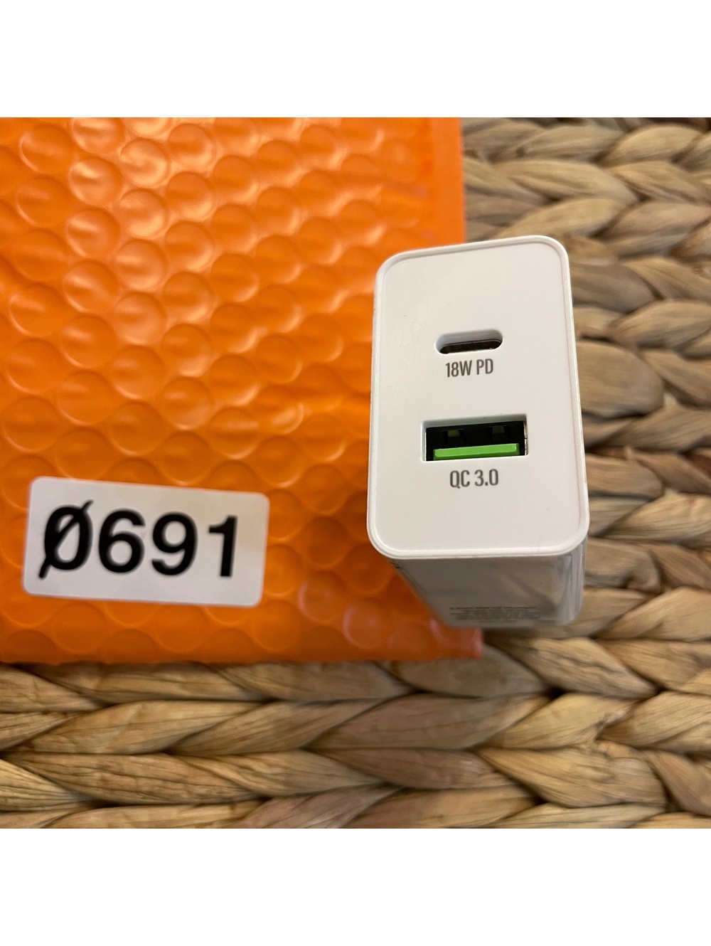 ✅2-Port 18W PD USB-C and QC 3.0 USB-A Wall Charger
